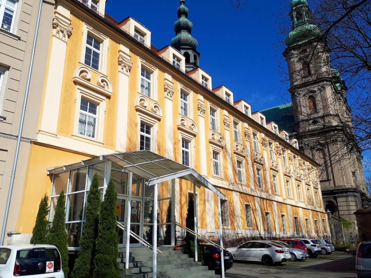 Diecezjalny Dom Formacyjny Apartment Nysa Exterior photo